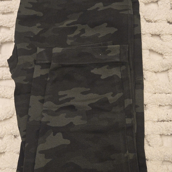 Spanx Camouflage Pattern Leggings - Picture 6 of 6